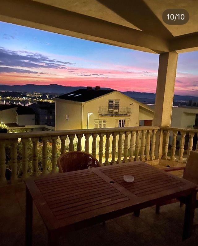 Apartmani Nina ชิเบนิก ภายนอก รูปภาพ